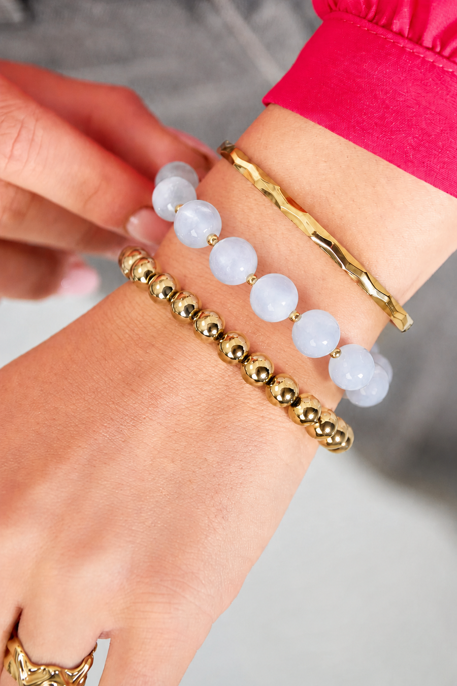 Nancy Patrice | Azure Perlen-Armbandset – Gold & Hellblau