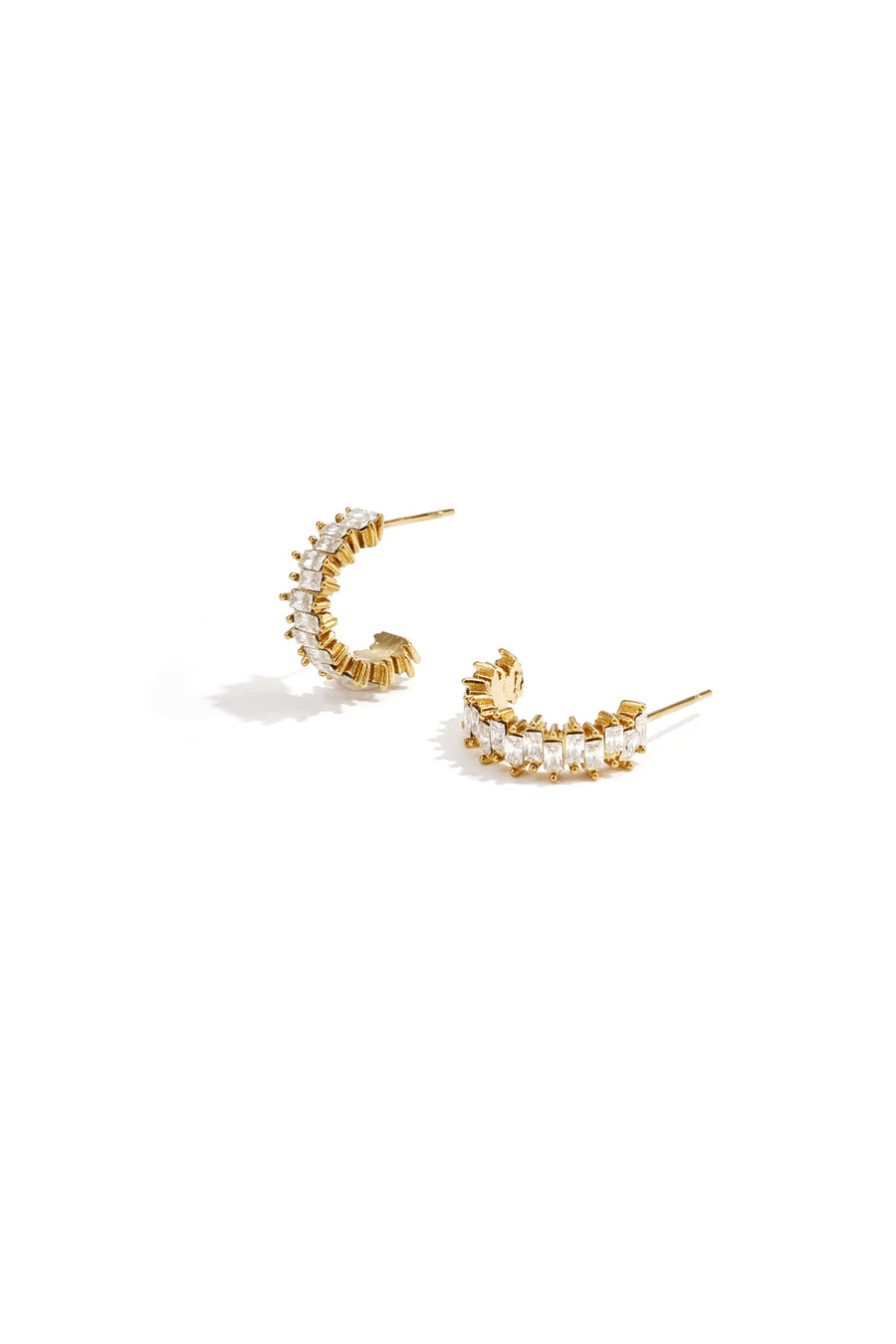 Nancy Patrice | Strahlende Baguette-Creolen – Gold